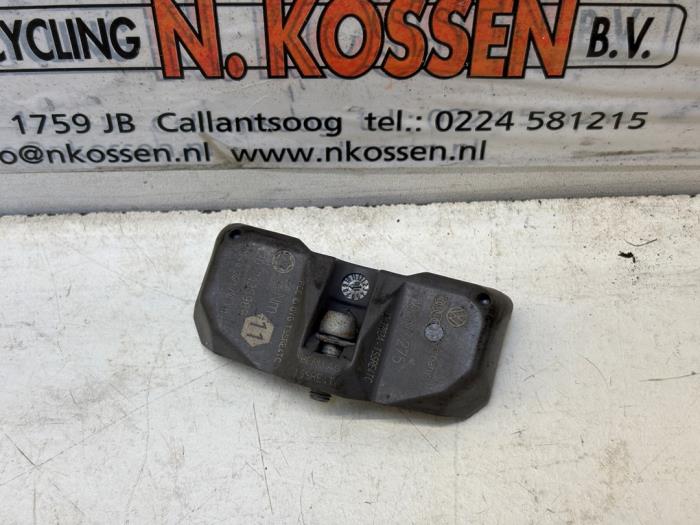 Begagnade Däcktryckssensor Volkswagen Touareg Pris på förfrågan erbjuds av N Kossen Autorecycling BV
