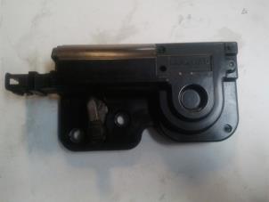 Used Tailgate lock mechanism Porsche Cayenne (9PA) 4.8 V8 32V GTS Price on request offered by N Kossen Autorecycling BV