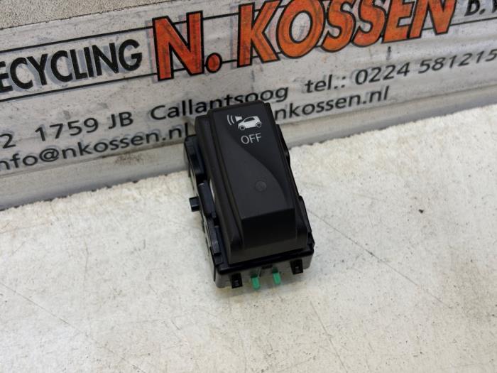 Używane Przelacznik Smart Fortwo Coupé (453.3) Electric Drive Cena na żądanie oferowane przez N Kossen Autorecycling BV