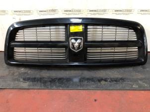 Gebrauchte Grill Dodge Ram 3500 Standard Cab (DR/DH/D1/DC/DM) 5.7 V8 Hemi 1500 4x2 Preis auf Anfrage angeboten von N Kossen Autorecycling BV