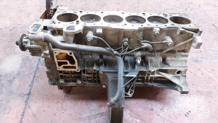 Używane Wal korbowy BMW 5 serie Touring (E39) 523i 24V Cena na żądanie oferowane przez N Kossen Autorecycling BV