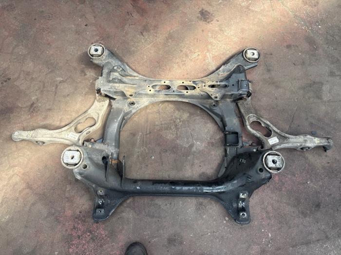 Used Subframe Volkswagen Touareg Price on request offered by N Kossen Autorecycling BV