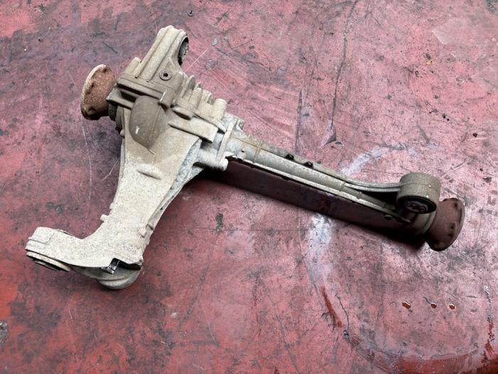Used Front differential Volkswagen Touareg Price on request offered by N Kossen Autorecycling BV