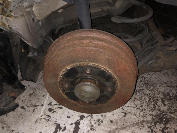 Używane Hamulec bebnowy tyl Nissan Note (E11) 1.6 16V Cena na żądanie oferowane przez N Kossen Autorecycling BV