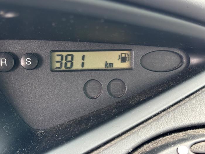 Begagnade Innerdisplay Ford Focus 1 Wagon 1.6 16V Pris på förfrågan erbjuds av N Kossen Autorecycling BV