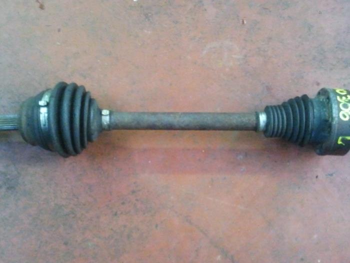 Usagé Cardan gauche (transmission) Volkswagen Vento (1H2) 1.8 i Prix sur demande proposé par N Kossen Autorecycling BV
