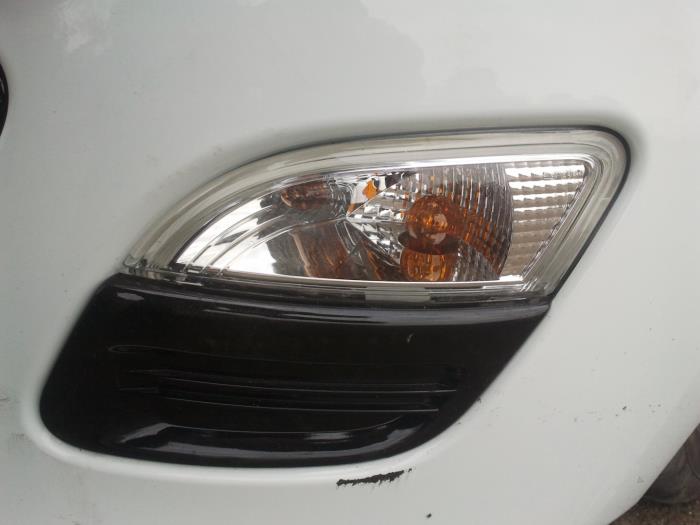 Feu clignotant gauche d'un Renault Twingo II (CN) 1.2 16V 2013