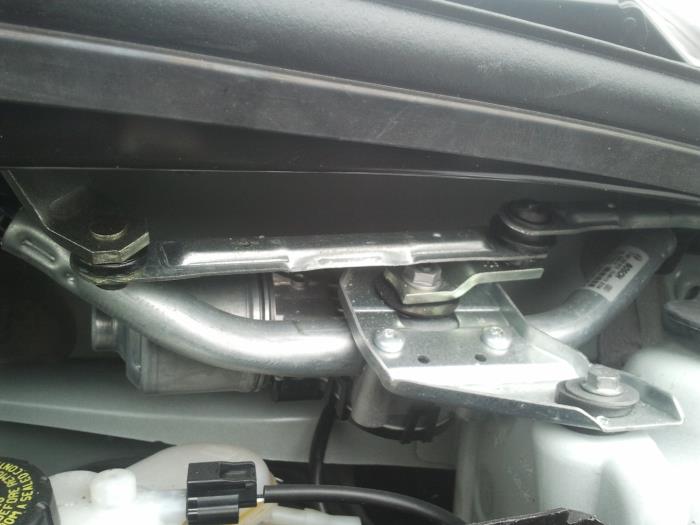 Mécanique essuie-glace d'un Renault Twingo II (CN) 1.2 16V 2013
