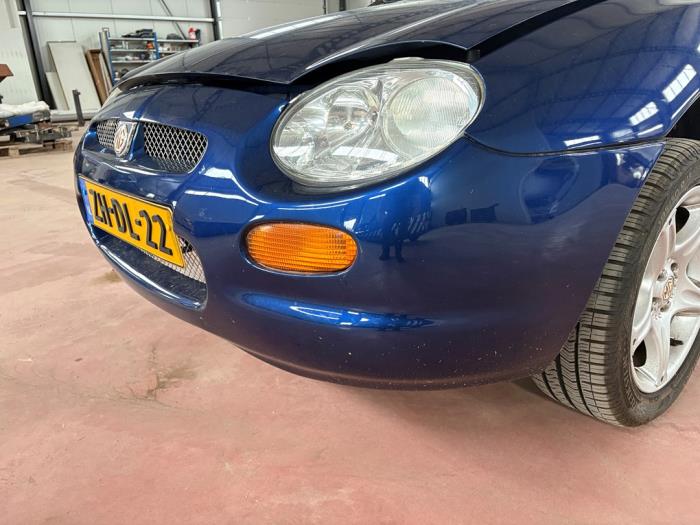 Usados Parachoques MG MGF 1.8i 16V Precio de solicitud ofrecido por N Kossen Autorecycling BV