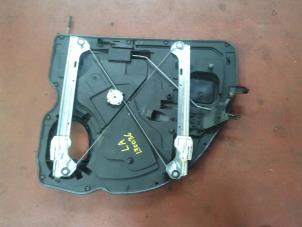 Usagé Lève vitre électrique arrière gauche Dodge Ram 3500 Standard Cab (DR/DH/D1/DC/DM) 5.7 V8 Hemi 1500 4x2 Prix sur demande proposé par N Kossen Autorecycling BV