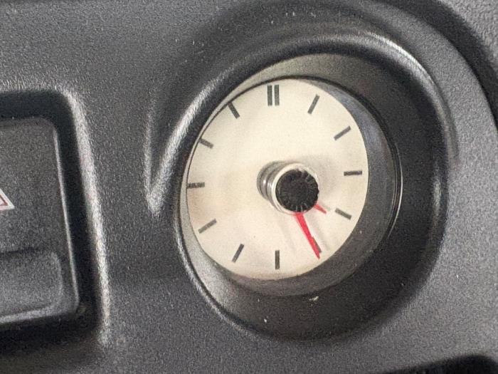 Begagnade Klocka MG MGF 1.8i 16V Pris på förfrågan erbjuds av N Kossen Autorecycling BV