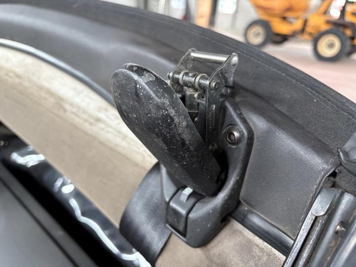 Używane Blokada dachu cabrio MG MGF 1.8i 16V Cena na żądanie oferowane przez N Kossen Autorecycling BV