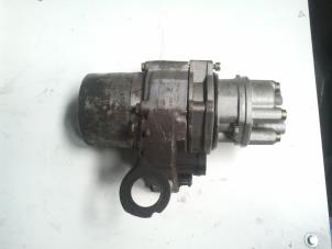 Used Power steering pump Peugeot 307 (3A/C/D) 1.6 16V Price on request offered by N Kossen Autorecycling BV