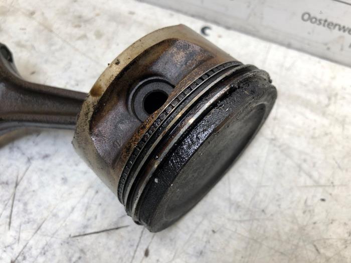 Usagé Piston Opel Astra G Caravan (F35) 1.6 GL,Club,Sport,CDX Prix sur demande proposé par N Kossen Autorecycling BV