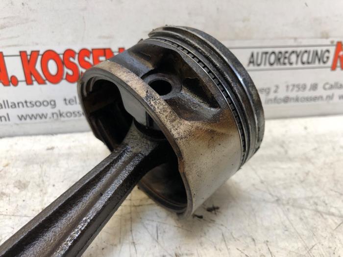 Usagé Piston Opel Astra G Caravan (F35) 1.6 GL,Club,Sport,CDX Prix sur demande proposé par N Kossen Autorecycling BV