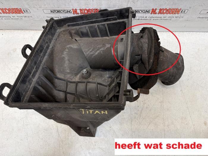 Begagnade Luftfilterhus Nissan Titan 5.6 V8 Flex-Fuel 4x4 Pris på förfrågan erbjuds av N Kossen Autorecycling BV