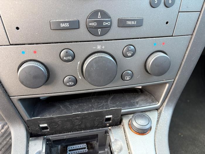 Używane Panel climatronic Opel Vectra C GTS 2.2 DIG 16V Cena na żądanie oferowane przez N Kossen Autorecycling BV