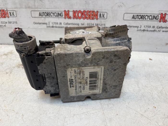 Usagé Bloc ABS Renault Trafic New (FL) 1.9 dCi 100 16V Prix sur demande proposé par N Kossen Autorecycling BV