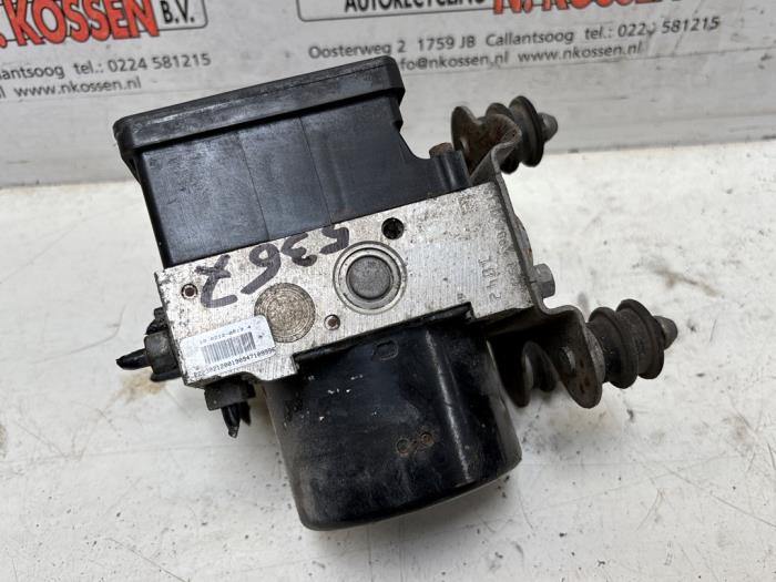 Begagnade ABS-pump Volkswagen Transporter T5 1.9 TDi Pris på förfrågan erbjuds av N Kossen Autorecycling BV