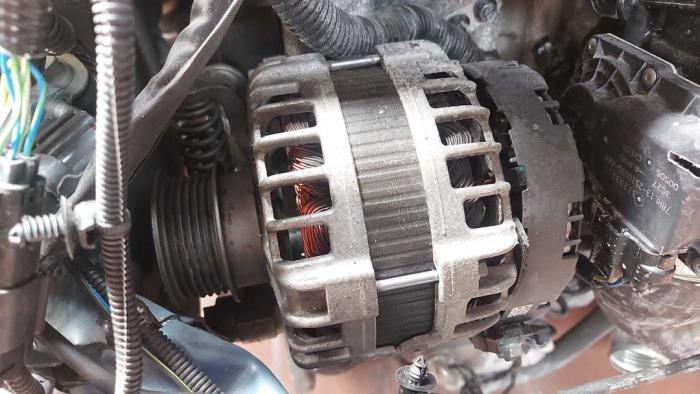 Gebrauchte Dynamo Volvo V40 Preis auf Anfrage angeboten von N Kossen Autorecycling BV
