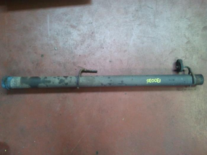 Gebrauchte Auspuff Zwischenrohr Dodge Ram 3500 Standard Cab (DR/DH/D1/DC/DM) 5.7 V8 Hemi 1500 4x2 Preis auf Anfrage angeboten von N Kossen Autorecycling BV
