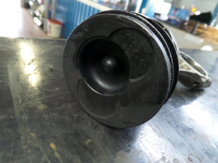 Usados Pistón Volkswagen Transporter Precio de solicitud ofrecido por N Kossen Autorecycling BV