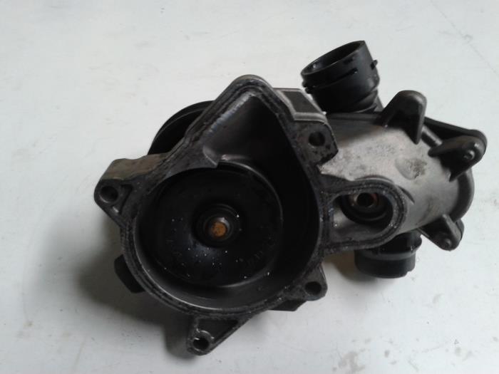 Begagnade Vattenpump BMW 5-Serie Pris på förfrågan erbjuds av N Kossen Autorecycling BV