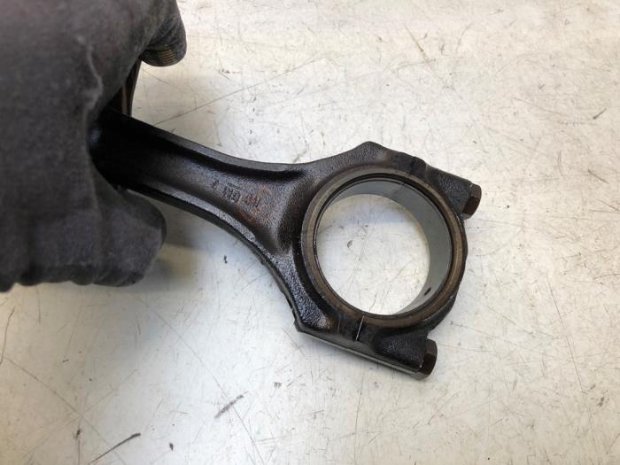 Usagé Bielle Opel Omega Prix sur demande proposé par N Kossen Autorecycling BV