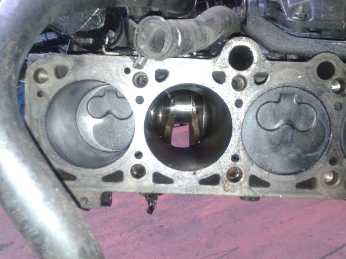 Used Piston Volkswagen Transporter Price on request offered by N Kossen Autorecycling BV