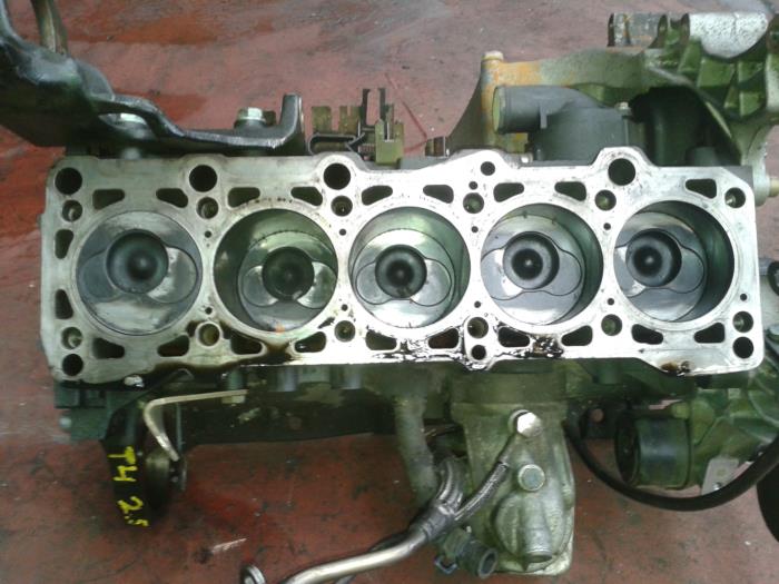 Used Engine crankcase Volkswagen Transporter Price on request offered by N Kossen Autorecycling BV