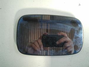 Used Mirror glass, left Renault Laguna II Grandtour (KG) 1.9 dCi 100 Price on request offered by N Kossen Autorecycling BV
