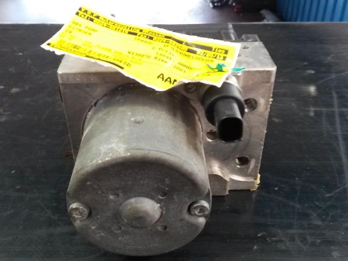 Usagé Bloc ABS Citroen C8 (EA/EB) 2.2 HDi 16V Prix sur demande proposé par N Kossen Autorecycling BV