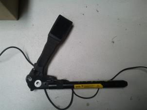 Used Seatbelt tensioner, left Opel Astra H SW (L35) 1.9 CDTi 16V 150 Price on request offered by N Kossen Autorecycling BV