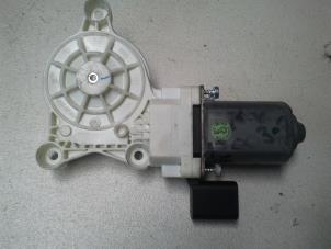 Gebrauchte Fenstermotor Tür Dodge Ram 3500 Standard Cab (DR/DH/D1/DC/DM) 5.7 V8 Hemi 1500 4x2 Preis auf Anfrage angeboten von N Kossen Autorecycling BV