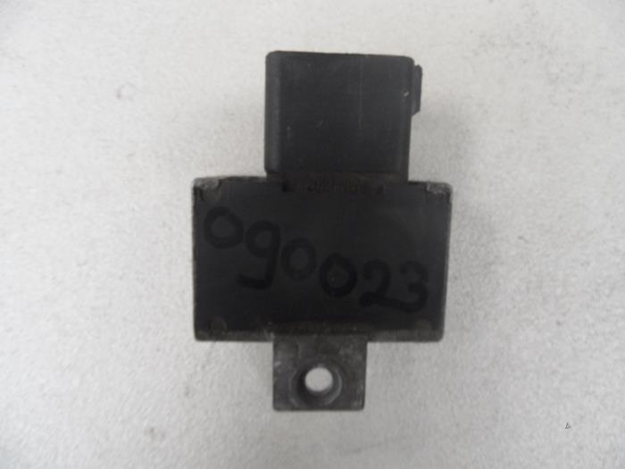 Glow plug relay from a Renault Clio III (BR/CR) 1.5 dCi 85 2007