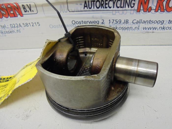 Usagé Piston Toyota Celica Prix sur demande proposé par N Kossen Autorecycling BV