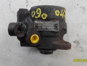 Used Power steering pump Iveco New Daily I/II 35.8 K Price on request offered by N Kossen Autorecycling BV