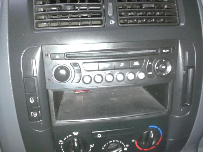 Radio CD player Citroen Jumpy 1.6 HDI 16V - 96639628XT SIEMENS