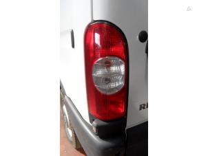 Gebrauchte Rücklicht links Renault Master III (JD/ND/PD) 2.5 dCi 16V 100 Preis auf Anfrage angeboten von N Kossen Autorecycling BV