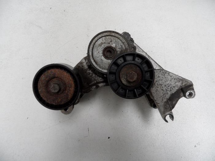 Usagé Support dynamo bas Citroen C8 (EA/EB) 2.2 HDi 16V Prix sur demande proposé par N Kossen Autorecycling BV