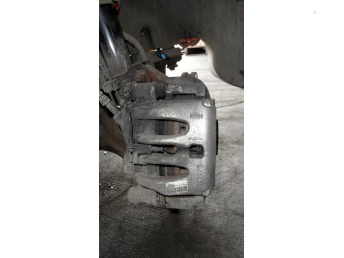Gebrauchte Bremszange rechts vorne Volkswagen Crafter 2.5 TDI 30/32/35/46/50 Preis auf Anfrage angeboten von N Kossen Autorecycling BV