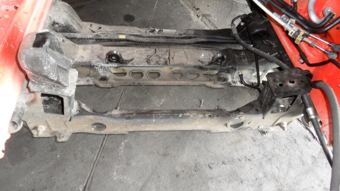 Begagnade Underram Volkswagen Crafter 2.5 TDI 30/32/35/46/50 Pris på förfrågan erbjuds av N Kossen Autorecycling BV