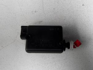 Used Tank flap lock motor Renault Kangoo (KC) 1.2 Price on request offered by N Kossen Autorecycling BV