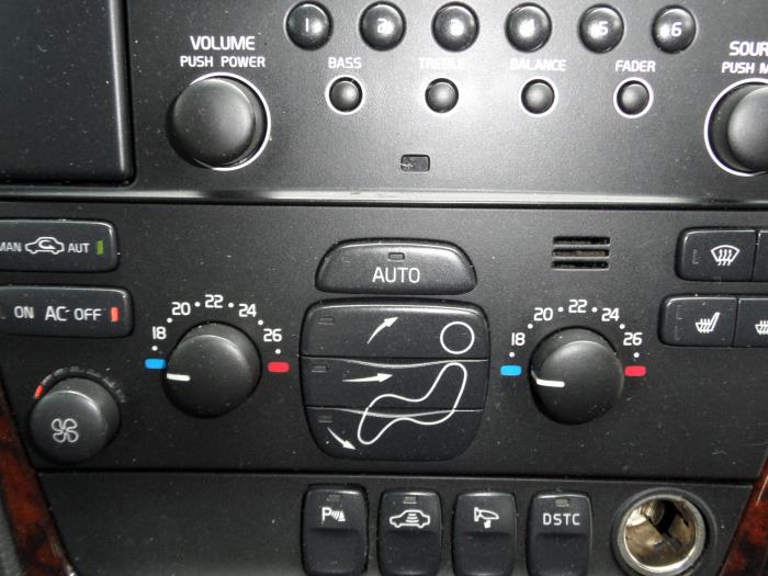 Begagnade Klimatpanel Volvo V70 (SW) 2.4 T5 20V Pris på förfrågan erbjuds av N Kossen Autorecycling BV