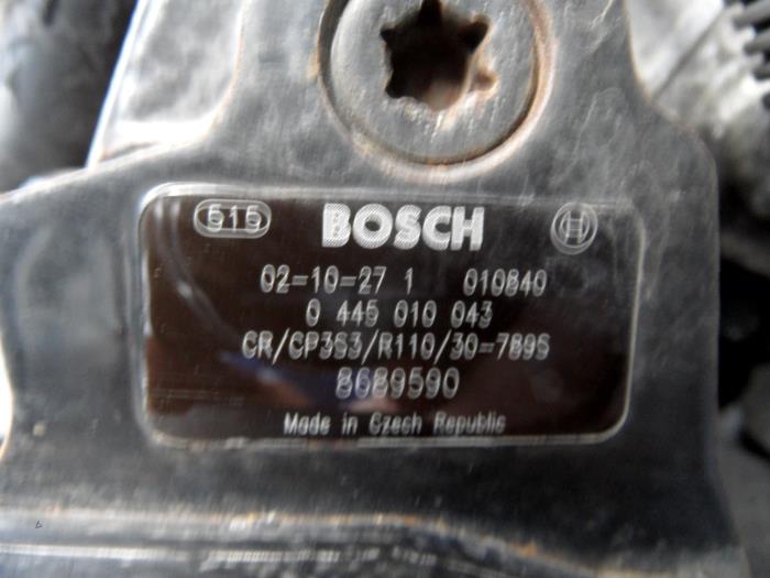 Dieselpumpe van een Volvo S80 (TR/TS) 2.4 D5 20V 2005