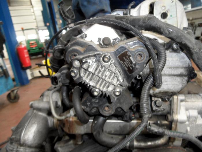 Begagnade Högtryckspump Volvo S80 (TR/TS) 2.4 D5 20V Pris på förfrågan erbjuds av N Kossen Autorecycling BV