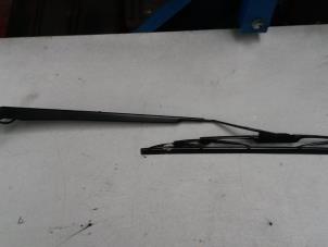 Used Front wiper arm Daihatsu Terios (J2) 1.5 16V DVVT 4x2 Euro 4 Price on request offered by N Kossen Autorecycling BV