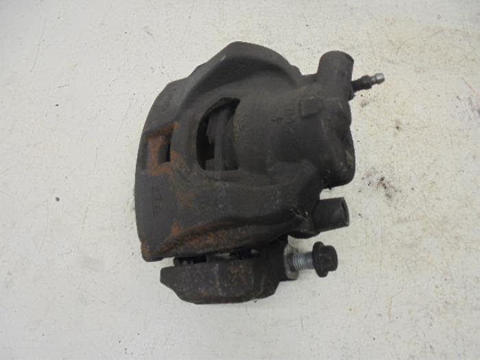 Gebrauchte Bremszange rechts vorne Landrover Freelander II 3.2 l6 24V Preis auf Anfrage angeboten von N Kossen Autorecycling BV