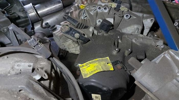 Gebrauchte Getriebe Renault Kangoo (KC) 1.2 Preis auf Anfrage angeboten von N Kossen Autorecycling BV