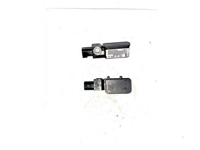 Begagnade Airbagsensor Mazda 6 Sport (GG14) 2.0i 16V Pris på förfrågan erbjuds av N Kossen Autorecycling BV